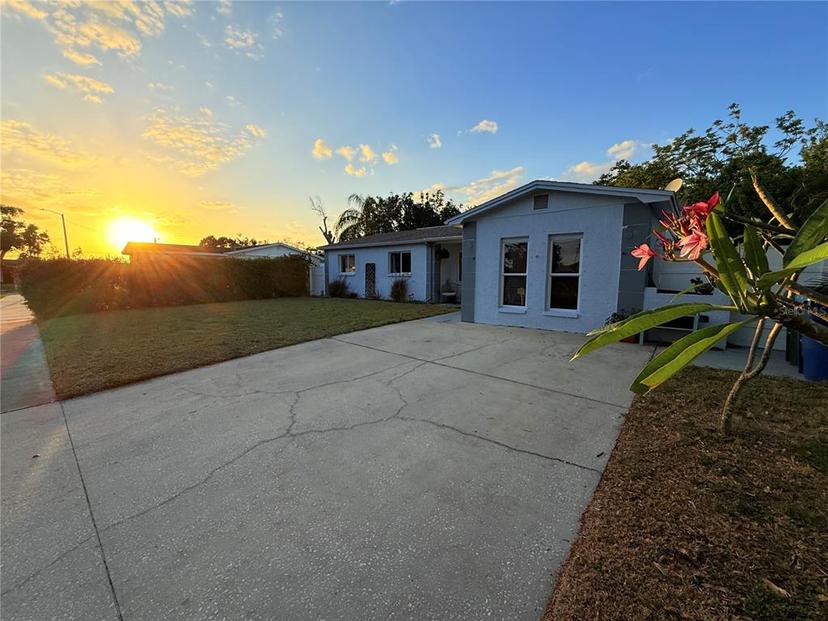 Picture of 11803 127Th Avenue, Largo FL 33778