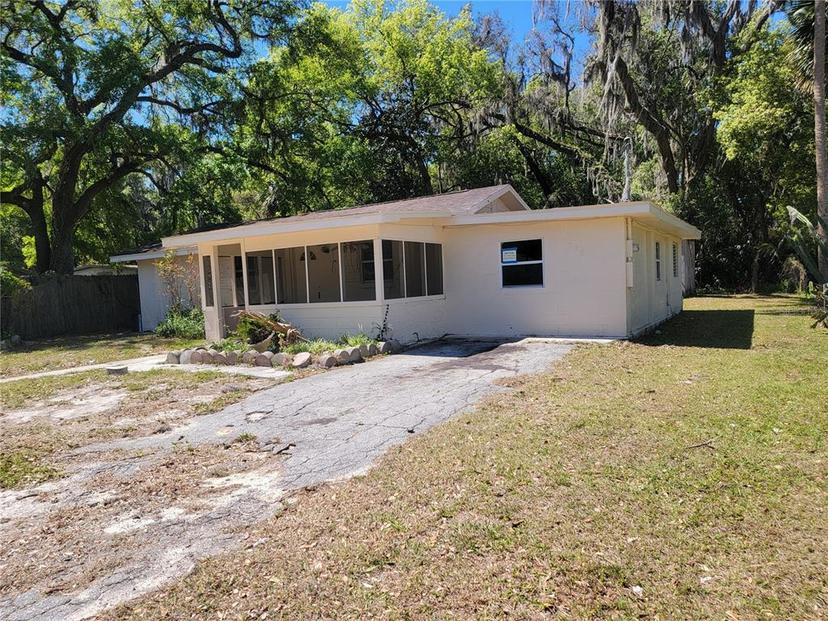 Picture of 318 S Massachusetts Avenue, Deland FL 32724