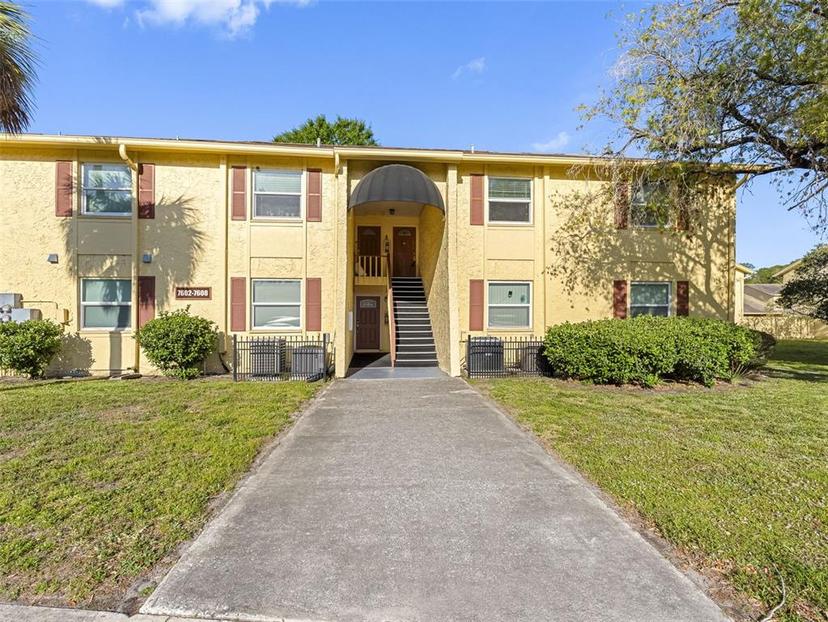 Picture of 7608 Dolonita Drive Unit 7608, Tampa FL 33615