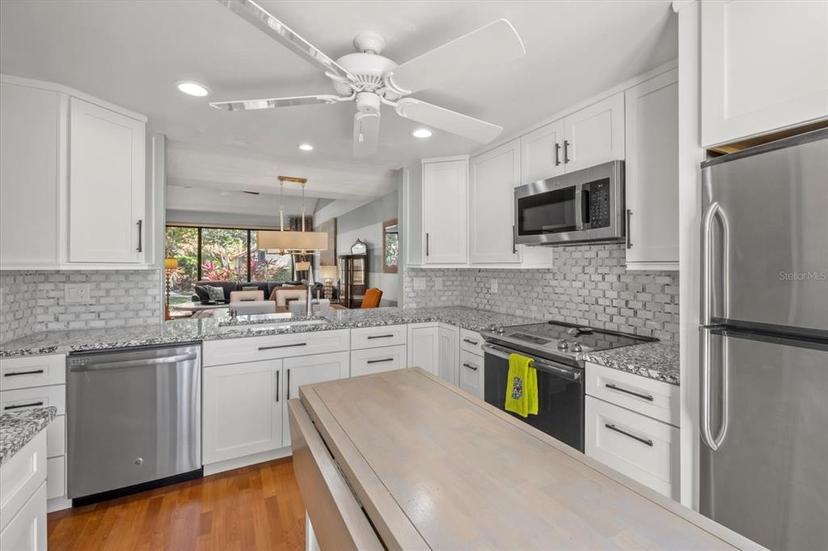 Picture of 5346 Huntingwood Court Unit 21, Sarasota FL 34235