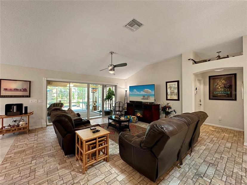 Picture of 867 Castleberry Circle, The Villages FL 32162