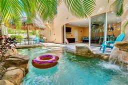Picture of 4001 5Th Avenue, Holmes Beach, FL 34217