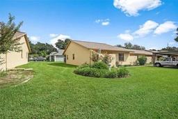 Picture of 38401 Cottonwood Place Unit 38401, Zephyrhills, FL 33542