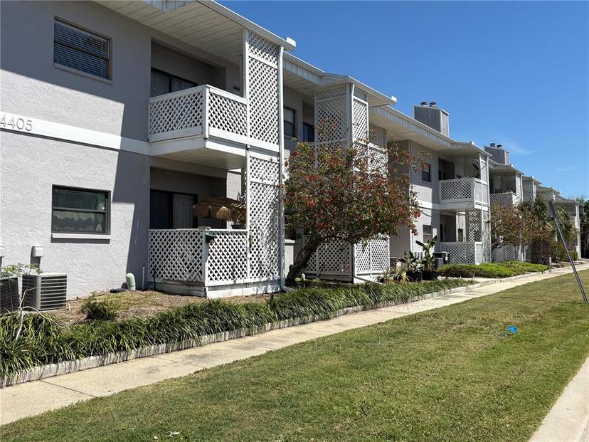 Picture of 4405 W Fair Oaks Avenue Unit 9, Tampa FL 33611