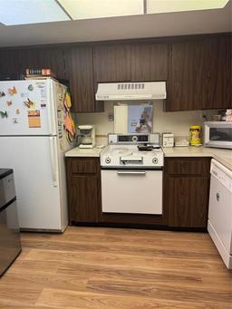 Picture of 19029 Us Highway 19 N Unit 9-503, Clearwater, FL 33764
