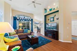 Picture of 121 Fitzgerald Ln, Davenport, FL 33837