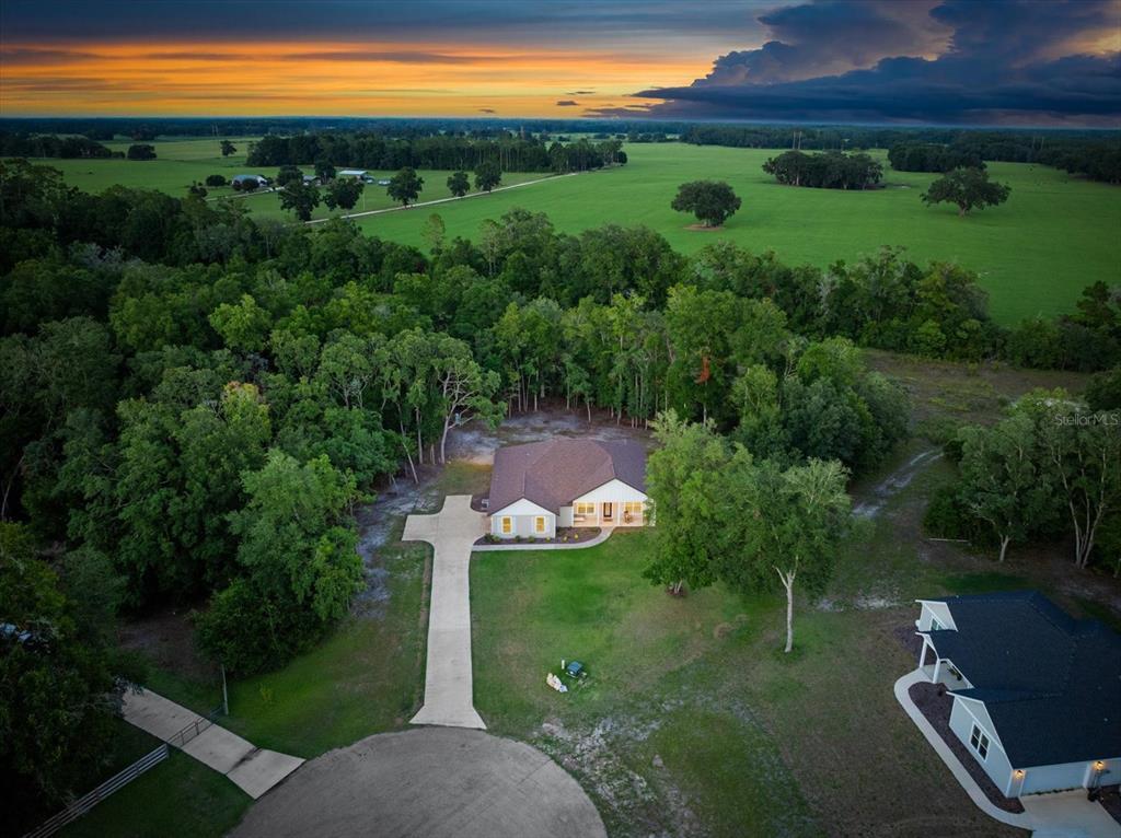 Picture of 8920 NE 8Th Place, High Springs, FL 32643