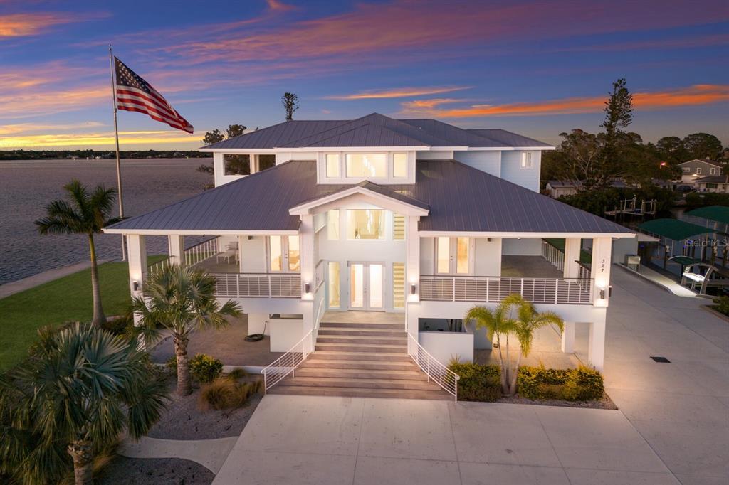 Picture of 327 Riverpoint Drive Ne, Bradenton, FL 34208