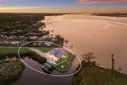 Picture of 327 Riverpoint Drive Ne, Bradenton, FL 34208