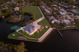 Picture of 327 Riverpoint Drive Ne, Bradenton, FL 34208