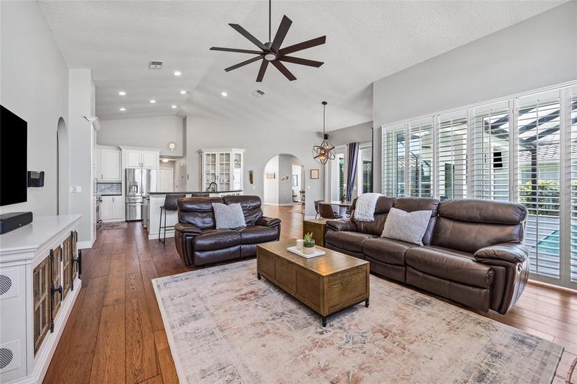 Picture of 1002 Romano Court Ne, St Petersburg FL 33702