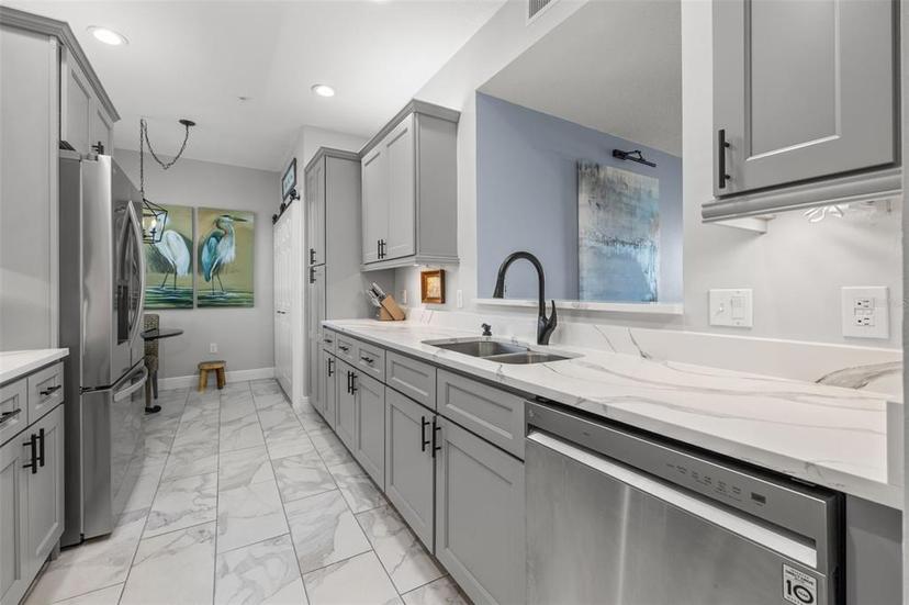Picture of 5 Island Park Place Unit 305, Dunedin FL 34698