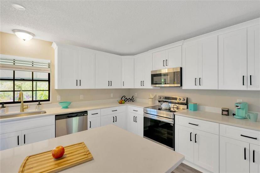 Picture of 12006 Glenshire Drive, Riverview FL 33579