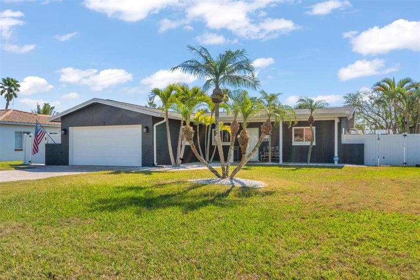 Picture of 10129 4Th Street E, Treasure Island FL 33706