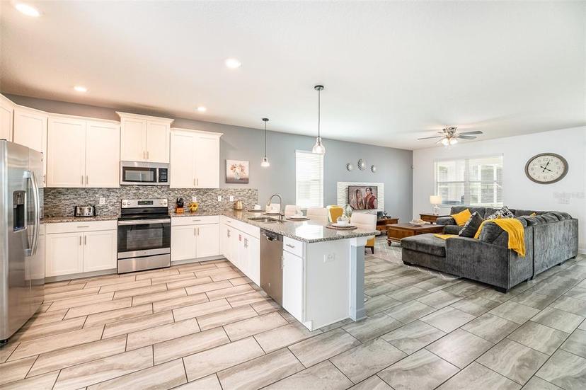 Picture of 9036 Stinger Drive E, Davenport FL 33896
