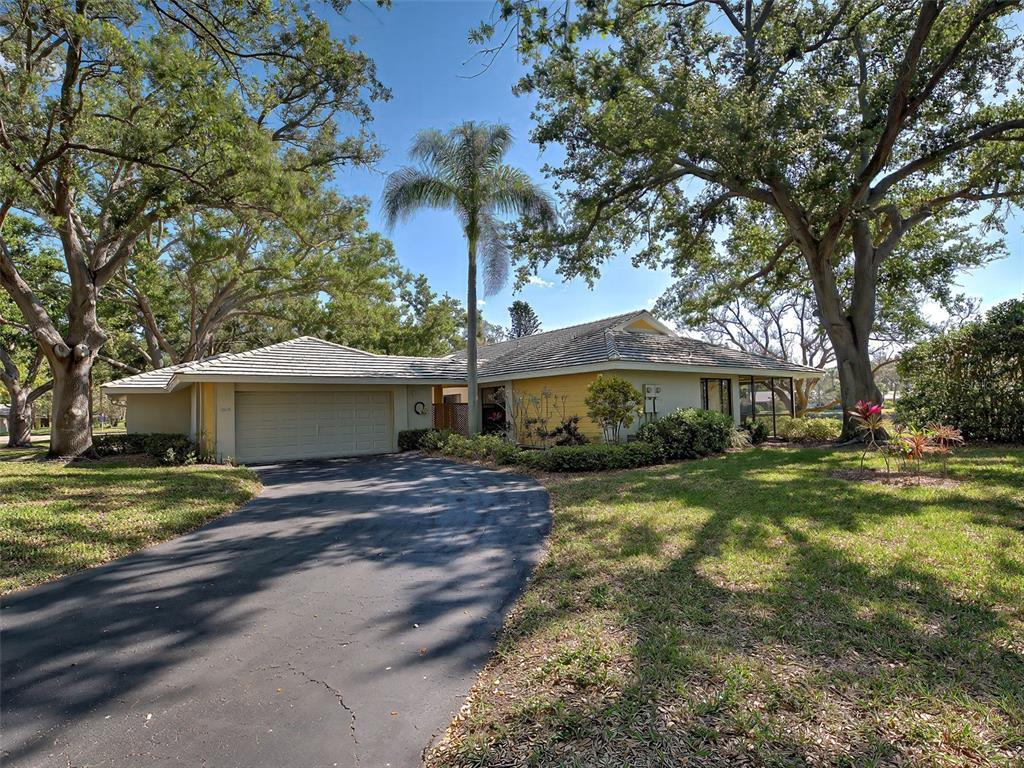 Picture of 220 Southampton Drive Unit 325, Venice, FL 34293