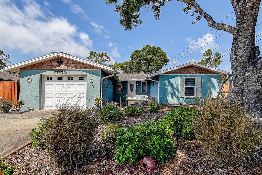 Picture of 7101 Channelside Lane N, Pinellas Park, FL 33781