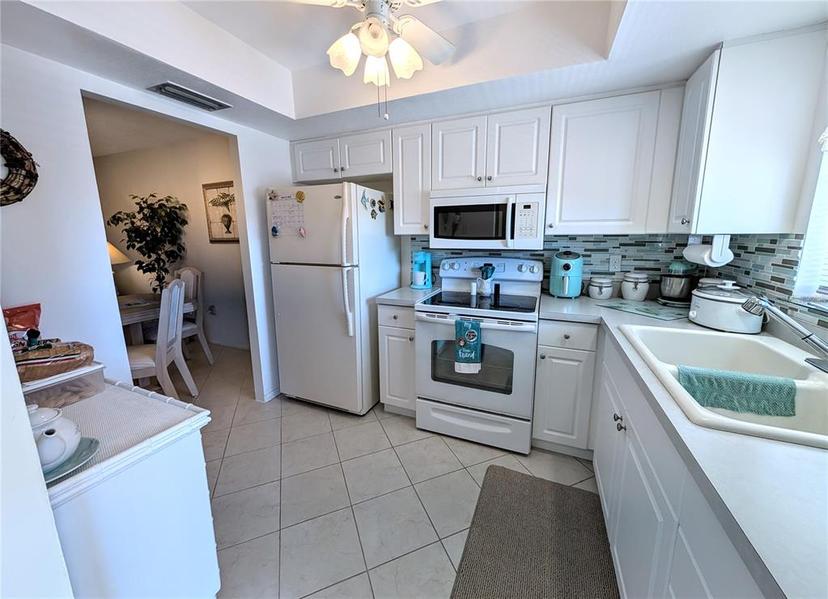 Picture of 3660 Lake Bayshore Drive Unit K-321, Bradenton FL 34205