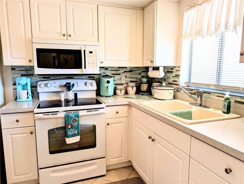 Picture of 3660 Lake Bayshore Drive Unit K-321, Bradenton FL 34205