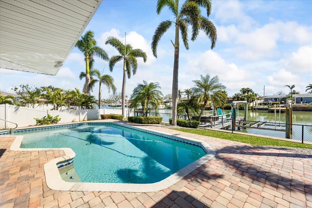 Picture of 7870 Causeway Boulevard S, St Petersburg, FL 33707
