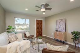Picture of 146 82Nd Avenue N, St Petersburg, FL 33702