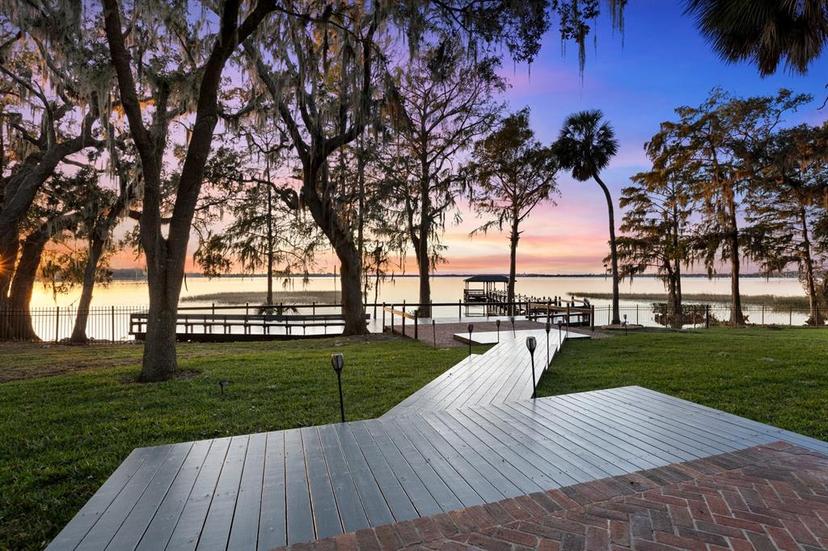 Picture of 15749 Acorn Circle, Tavares FL 32778