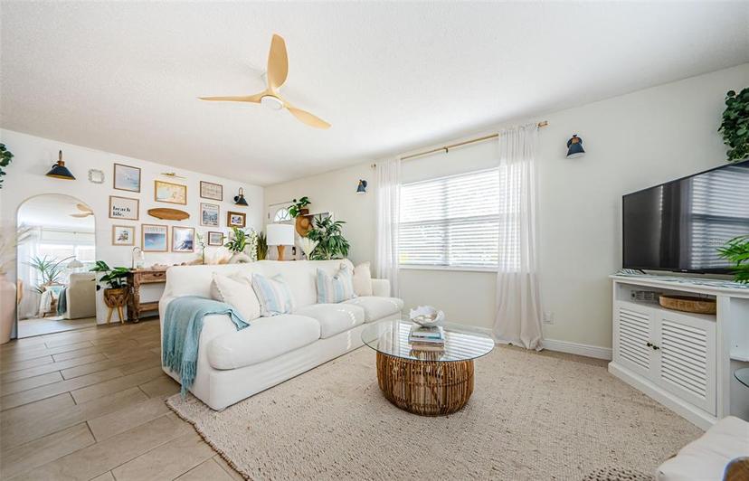 Picture of 2261 Queen Street S, St Petersburg FL 33712