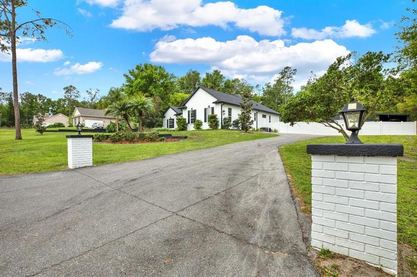 Picture of 9851 Pine Leaf Lane, Dade City FL 33525