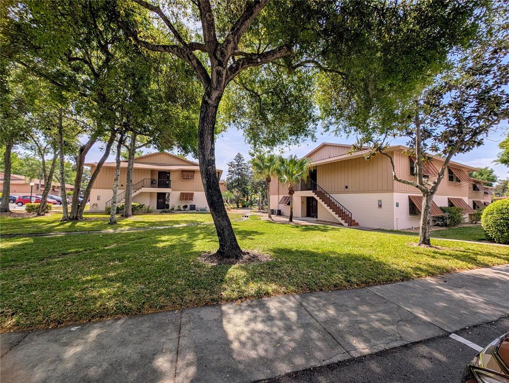 Picture of 190 Hickory Woods Court Unit 15C, Deltona, FL 32725