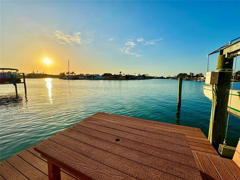 Picture of 540 115Th Avenue, Treasure Island FL 33706