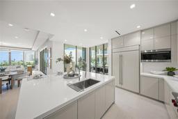 Picture of 1581 Gulf Of Mexico Drive Unit 308, Longboat Key, FL 34228