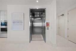 Picture of 1581 Gulf Of Mexico Drive Unit 308, Longboat Key, FL 34228