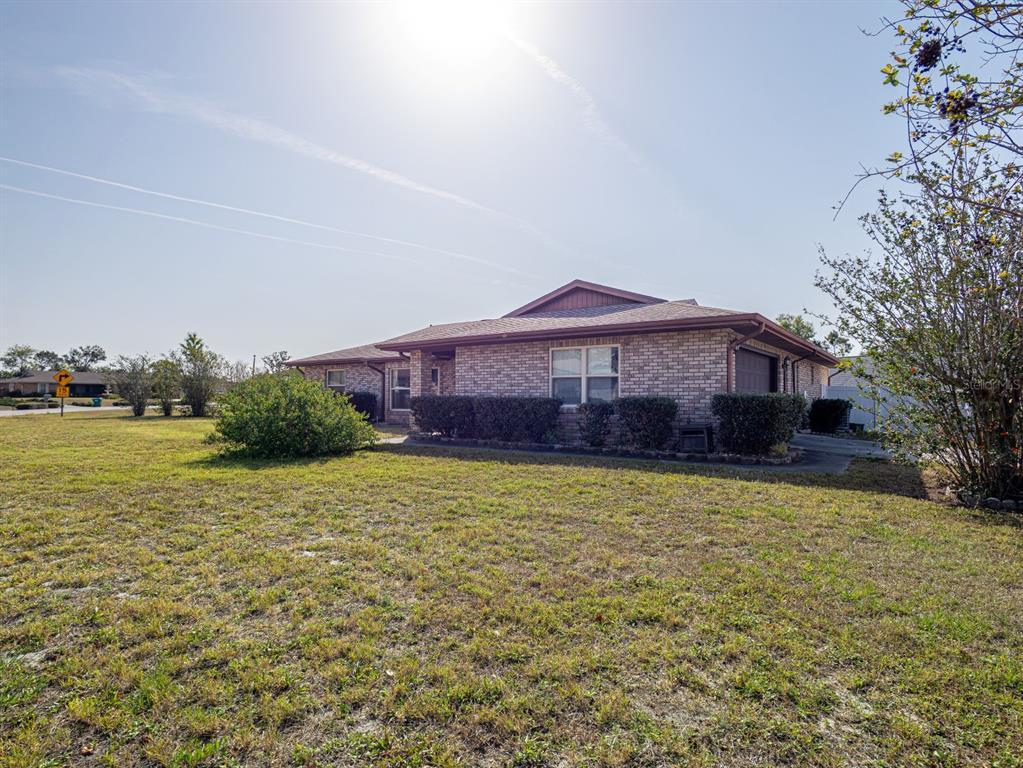 Picture of 947 N Atmore Circle, Deltona, FL 32725