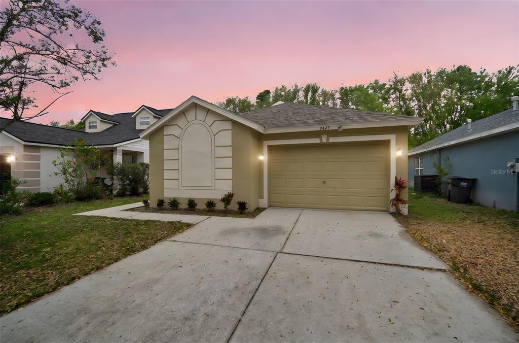 Picture of 7423 Oxford Garden Circle, Apollo Beach, FL 33572