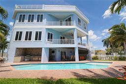 Picture of 11105 5Th Street E, Treasure Island, FL 33706