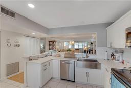 Picture of 501 Lakeside Drive Unit 501, Bradenton, FL 34210