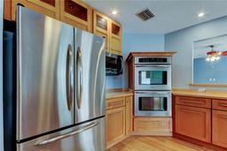 Picture of 16403 Bonneville Drive, Tampa, FL 33624
