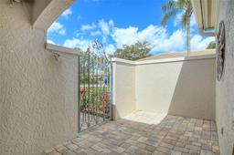 Picture of 3950 Oakley Greene Unit 36, Sarasota, FL 34235
