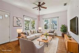 Picture of 933 E Shadowlawn Avenue, Tampa, FL 33603