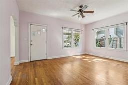 Picture of 933 E Shadowlawn Avenue, Tampa, FL 33603