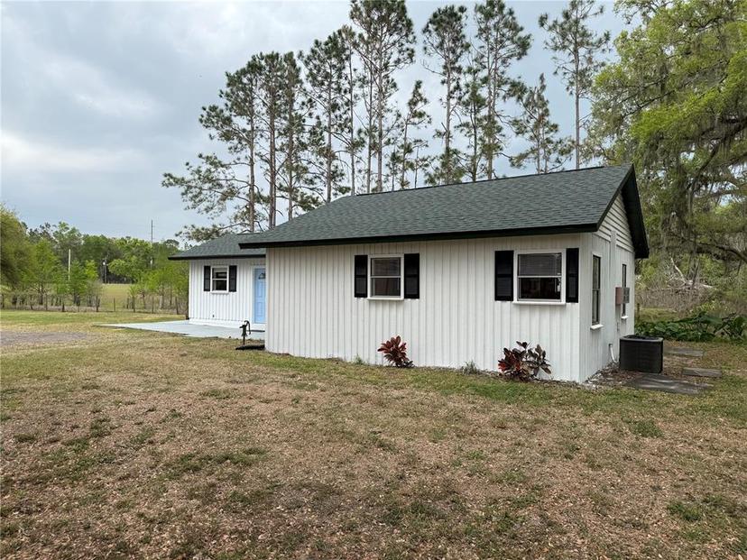 Picture of 1010 County Road 416N, Lake Panasoffkee FL 33538