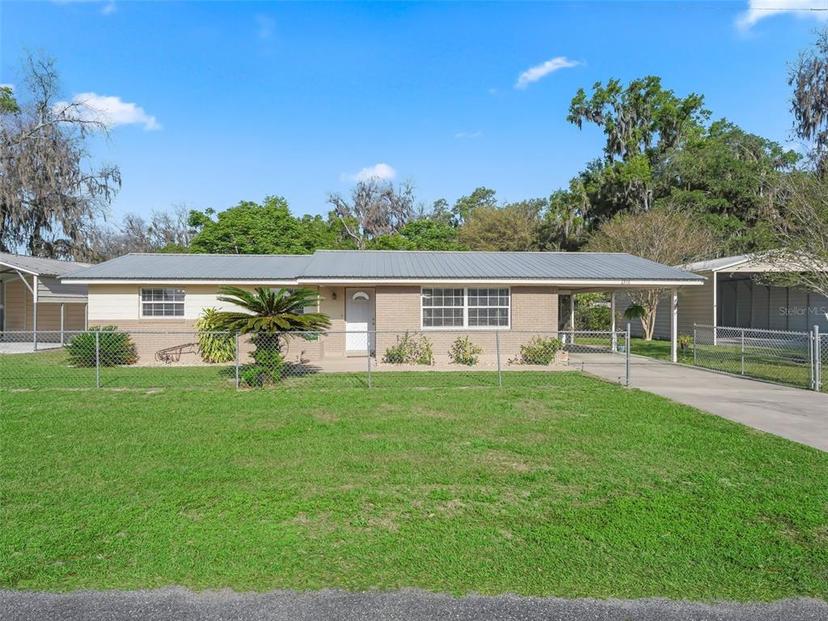 Picture of 2376 Cr 444, Lake Panasoffkee FL 33538