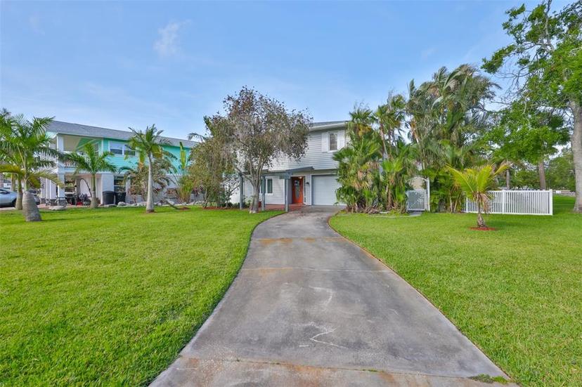 Picture of 8420 Orient Way Ne, St Petersburg FL 33702