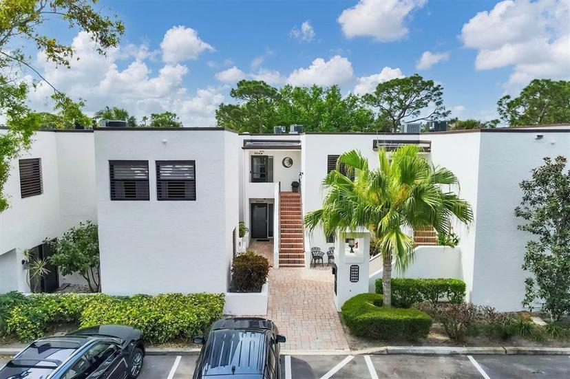 Picture of 5042 Marsh Field Road Unit 16, Sarasota FL 34235