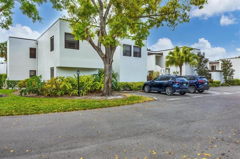 Picture of 5042 Marsh Field Road Unit 16, Sarasota FL 34235