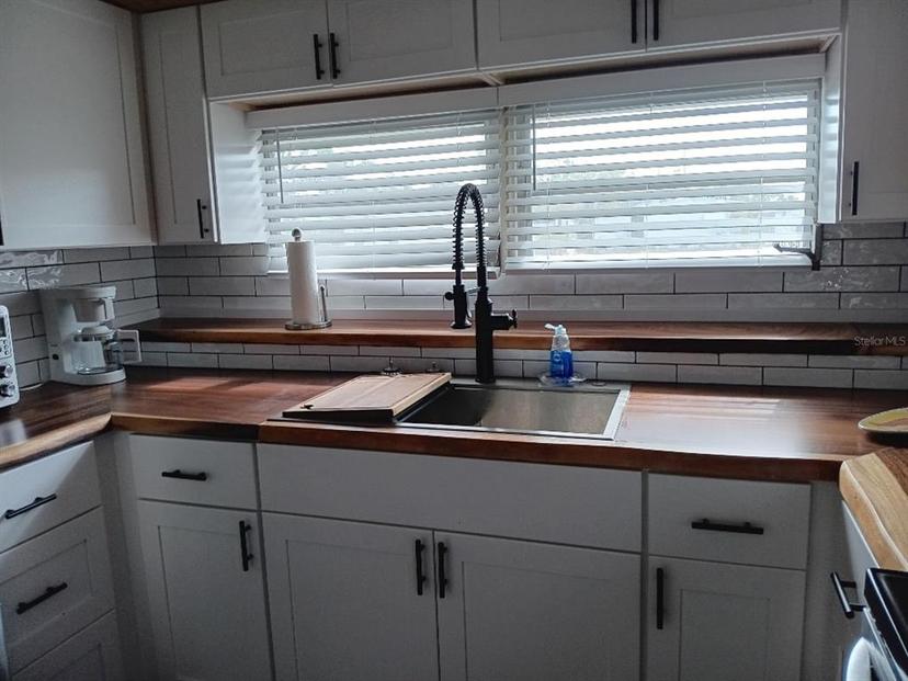 Picture of 818 Bogie Street, Venice FL 34285