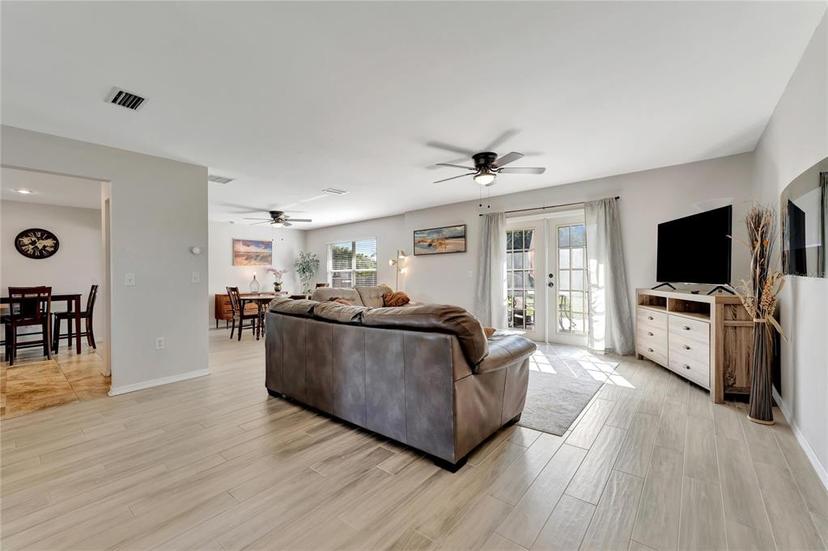 Picture of 2916 Woodcrest Drive, Sarasota FL 34239