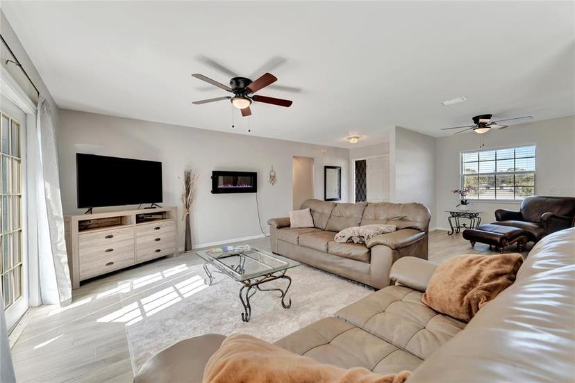 Picture of 2916 Woodcrest Drive, Sarasota FL 34239