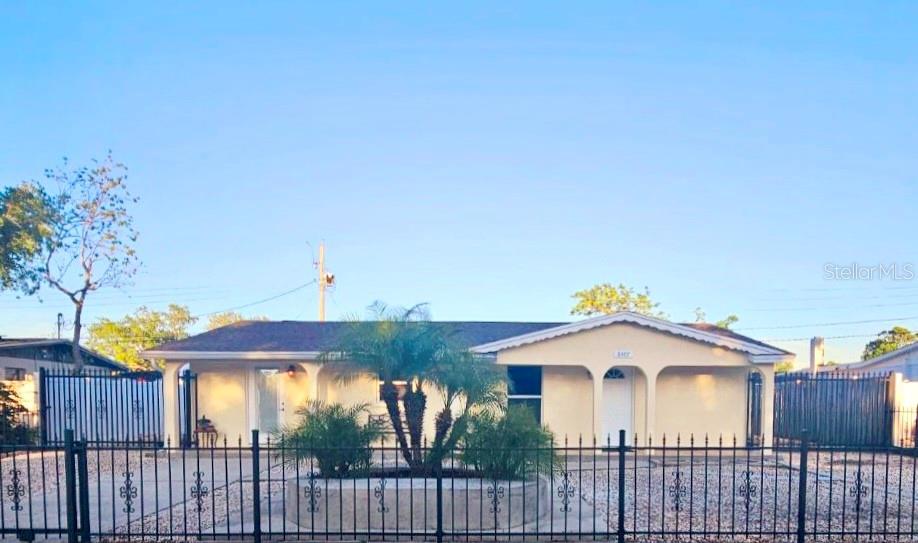 Picture of 8407 River Oaks Drive, Tampa, FL 33615