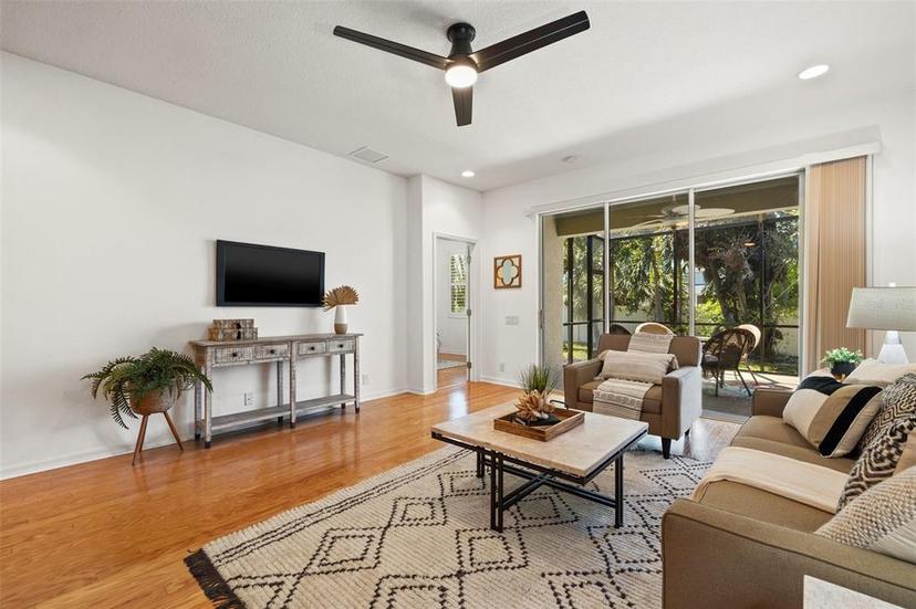 Picture of 8078 Pine Crest Street, Seminole FL 33777